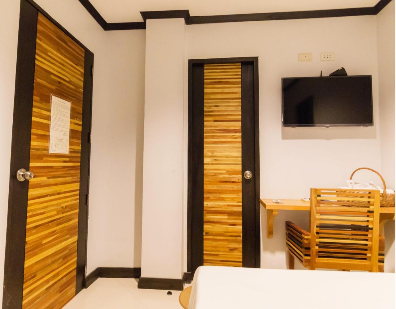 Mahogany Tourist Inn Bacolod Exterior photo